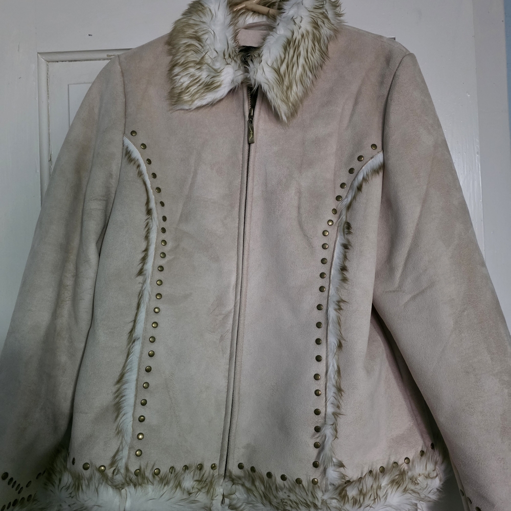 Elegant Cream Teddy Jacket with Faux Fur Trim